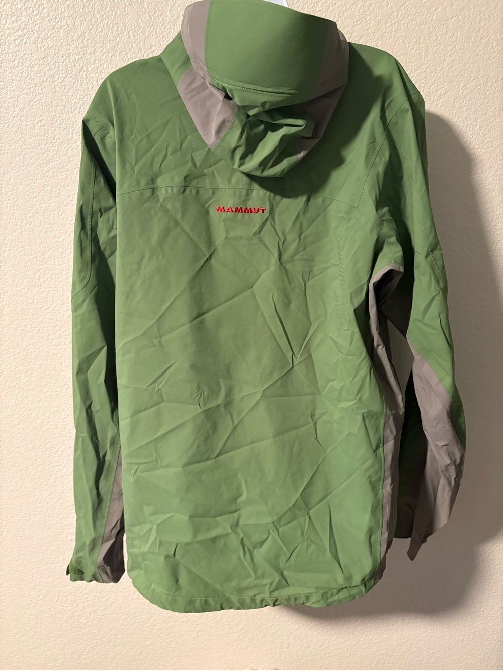 Mammut Men’s Green Hooded Waterproof Rain Jacket with Gray Accents - Picture 2 of 5